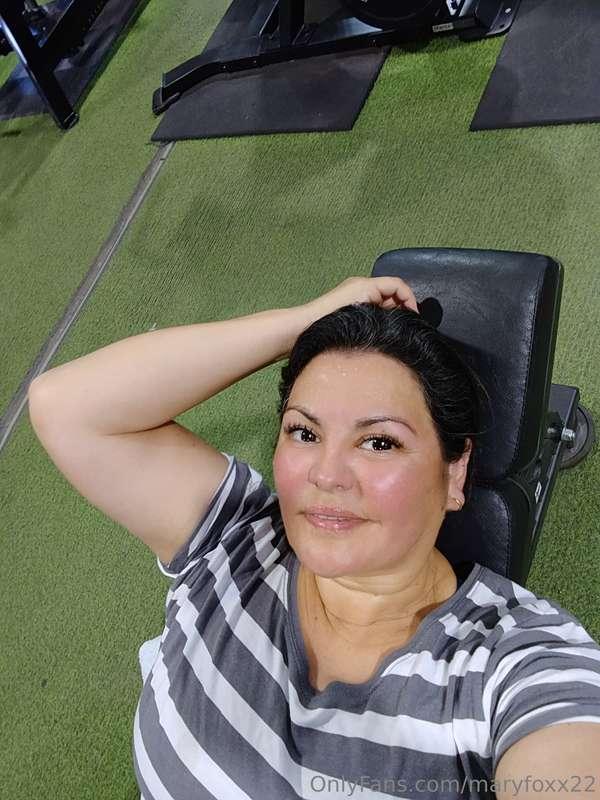In the gym Healing whats need to ve healed ❤️❤️💪💪HUG AND HAP..