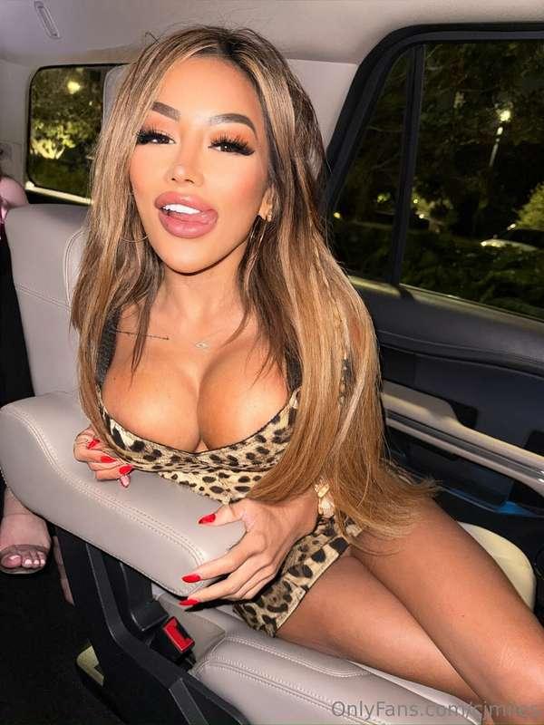 Wild night on… good girl off, care to join me in my DMs? 😈🔥🔥