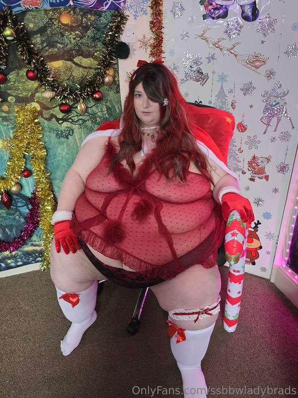 Mrs claus has come to play 🎄 🤶 🎁 