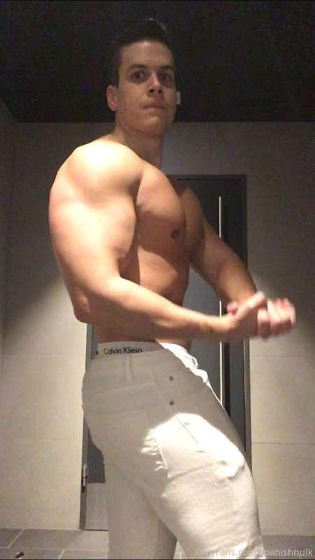 -Ey man, can you get on your knees and take a pic of me flex..