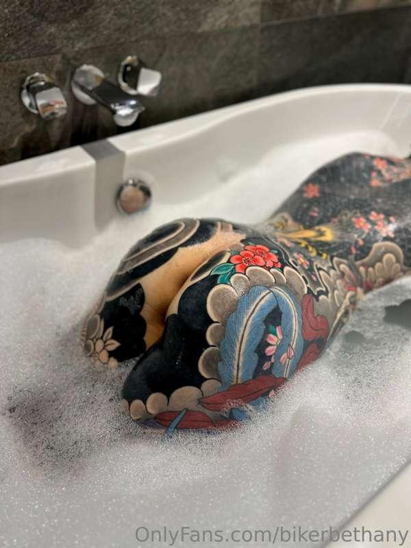 Take a bubble bath with me? 💦💦