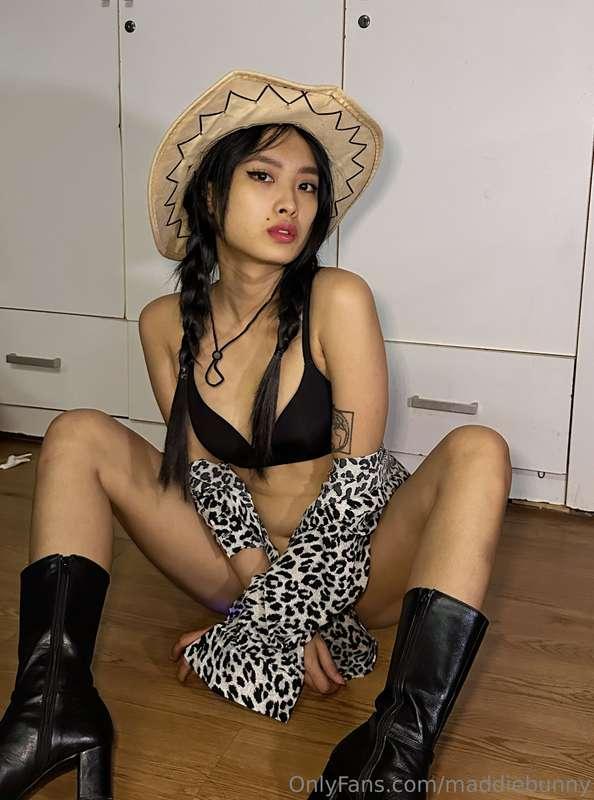 this cowgirl needs a partner, are you up for the ride? 😈