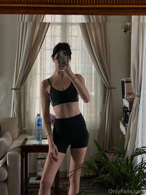 feeling extra strong this morning 💪🏻 what’s your fav workout..