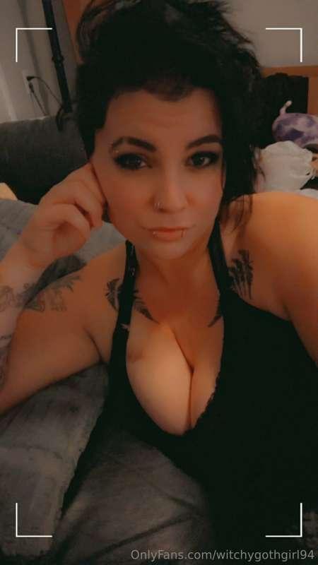 Freezing and my husband won’t snuggle me 😩😵🥶