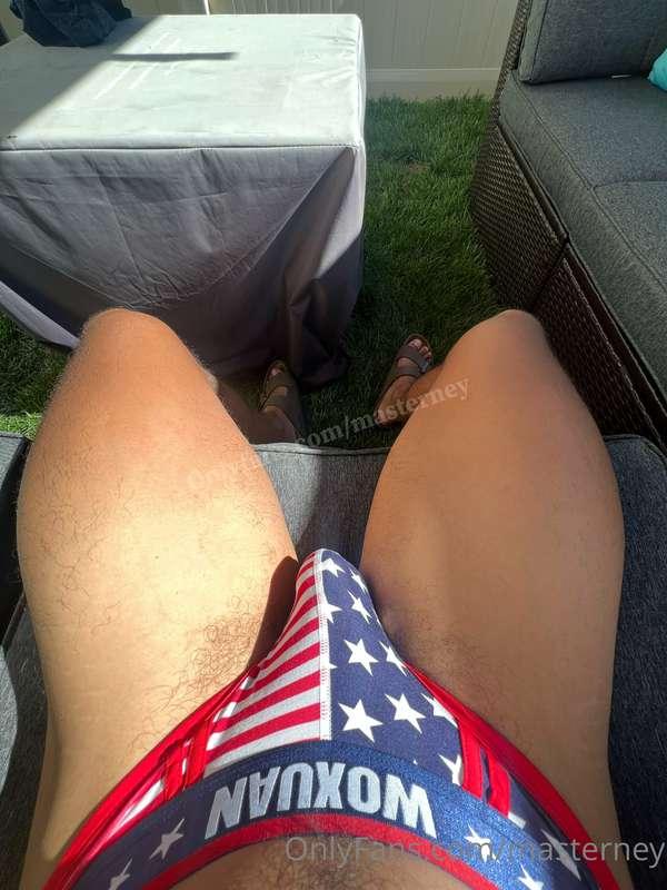 Enjoying the new backyard furniture 😁🇺🇸 Which pic is your fa..