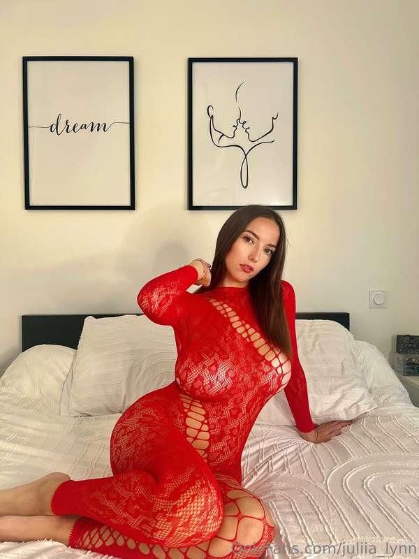 Si je t'attends comme ça sur ton lit, tu me fais quoi ?