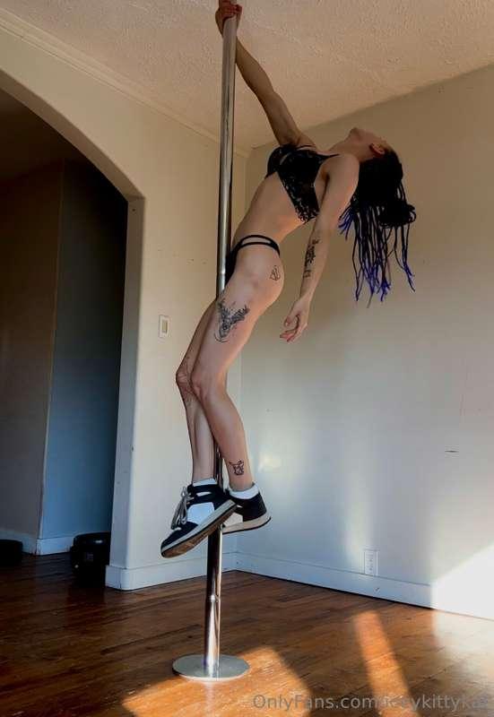 POV lapdances available only on weekends for $30 for 3mins
I..