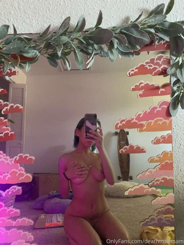 it’s me! fresh out da shower and in my new place :-)