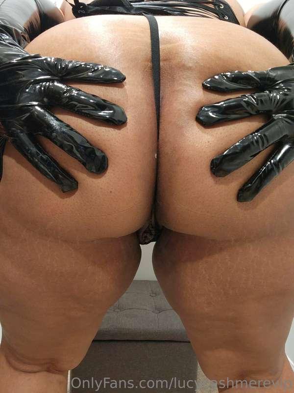 Cum get a taste 👅🍑 Check DM! 😈