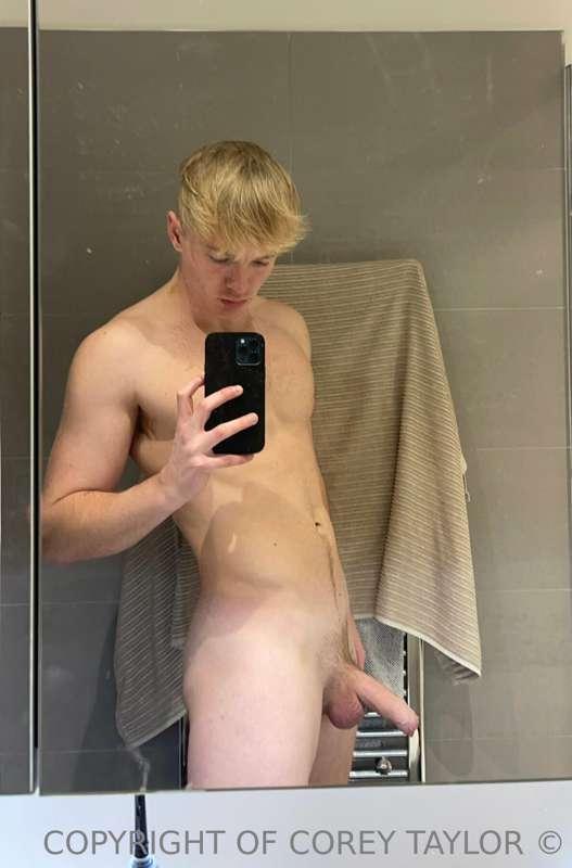 Who wants some twunk cock 😈