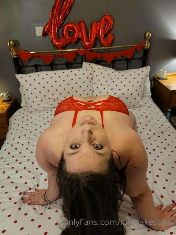 I’m feeling so horny today someone message me let’s have som..