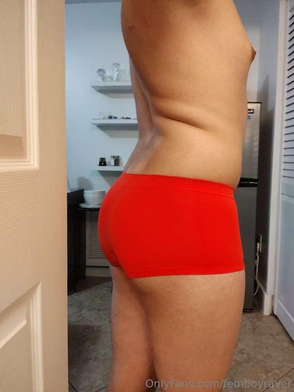 Would love to work at Femboy Hooters 😍