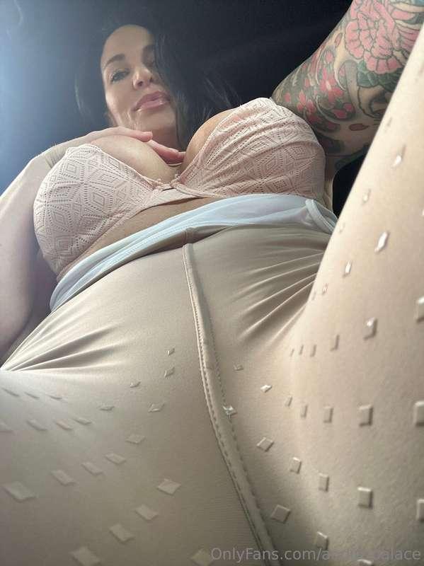 I tried to get a camel toe pic but the pants were too thick ..