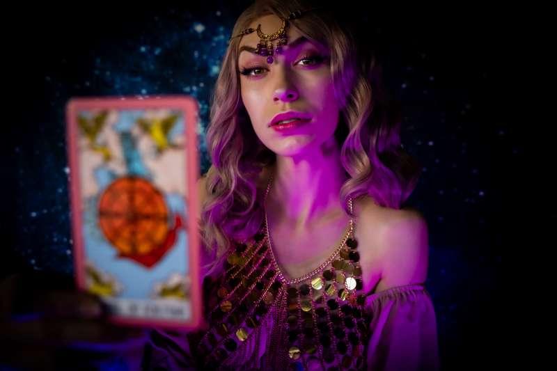 ~ Fortune Teller Cosplay Sees All ~
