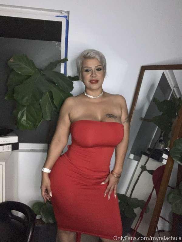 Going topless mini striptease 💋