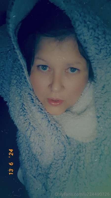 It's so cold here tonight. Wanna keep me warm? X