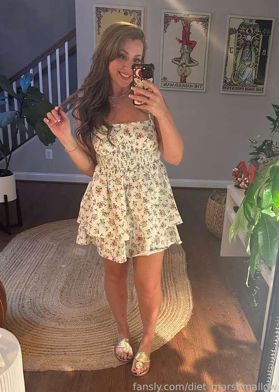 what do you think of my outfit from today?? 🤭

#brunette #petite #bcups #natural #cute #longhair #feet #footfetish #pussy #dress #sundress #sandals #selfie #smile #pretty