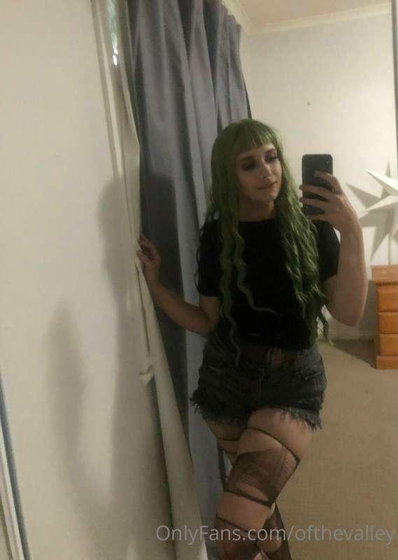 Hi I’m Lily. Thanks for coming to my page, my inbox is open ..