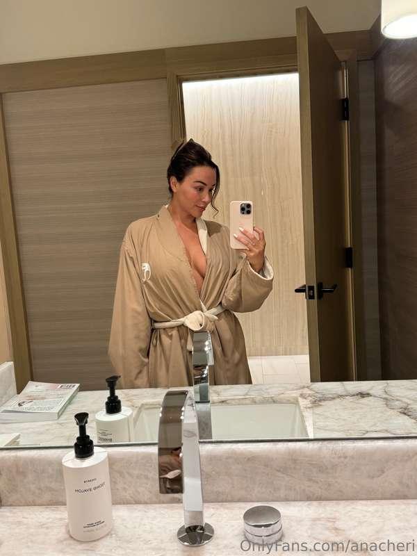 Sneaky spa get away in Vegas 🤭🎰See what's under this robe 👀