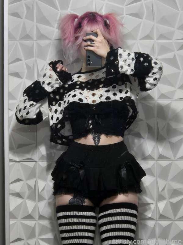 Fit check !🤍☺️🖤 

#cute #fyp #alt #goth #shortskirt