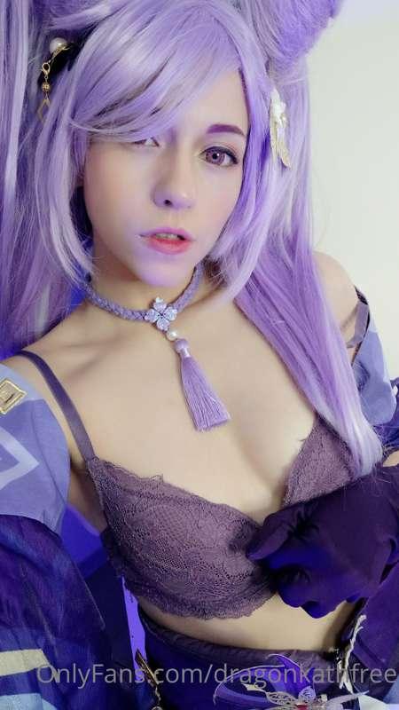 My friend lent me her Keqing cosplay. How do I look?
Want so..