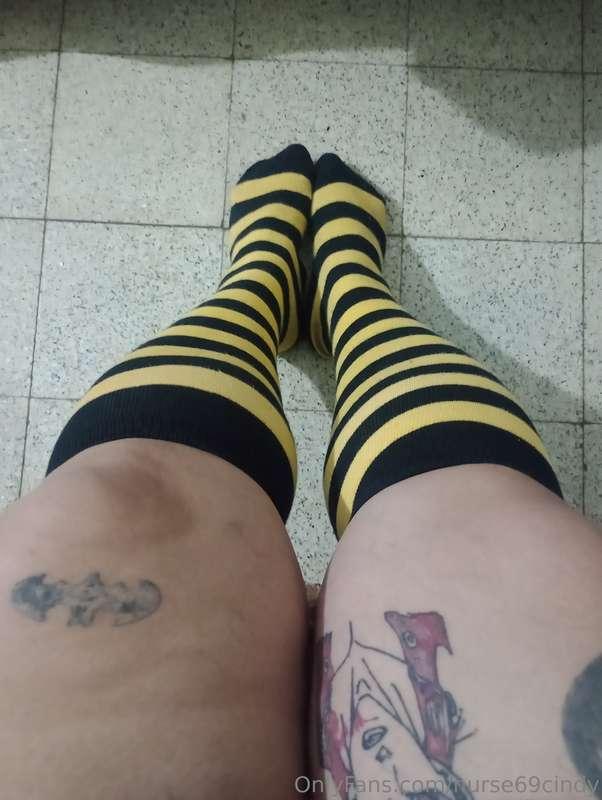 Do you like my bee socks 💐🐝