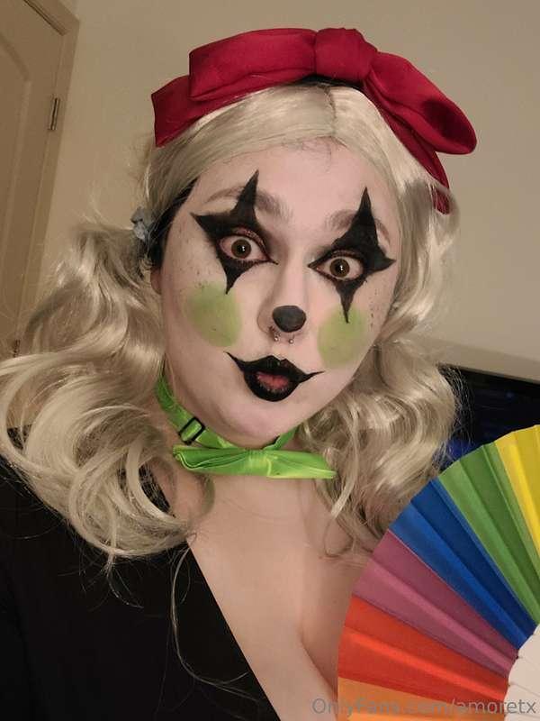 Cartoons sound effects over boobalicious videos! 2 clown mak..