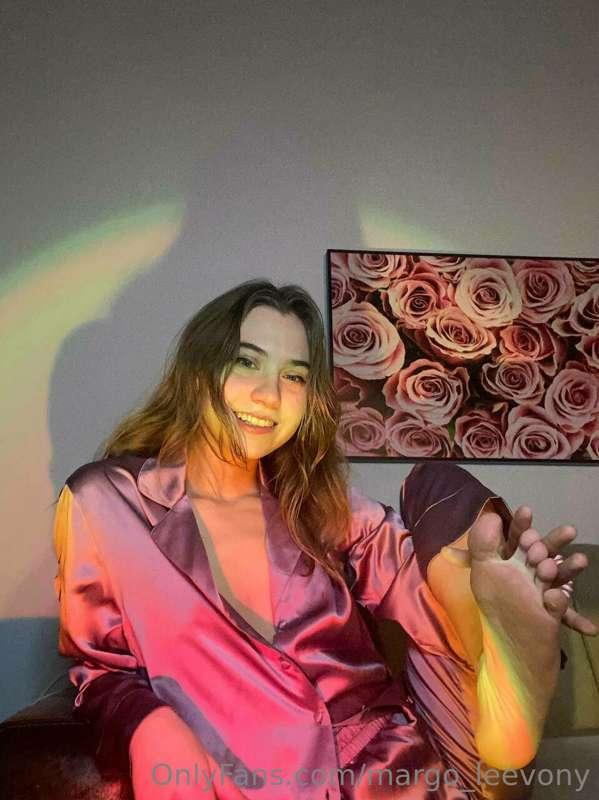 We'll have a sleepover with movies and pizza, do you like th..