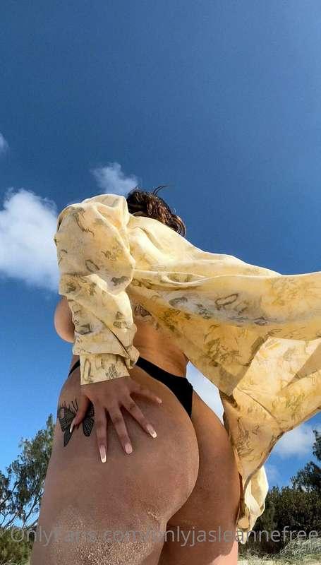 Beach days with me are fun 💦💋