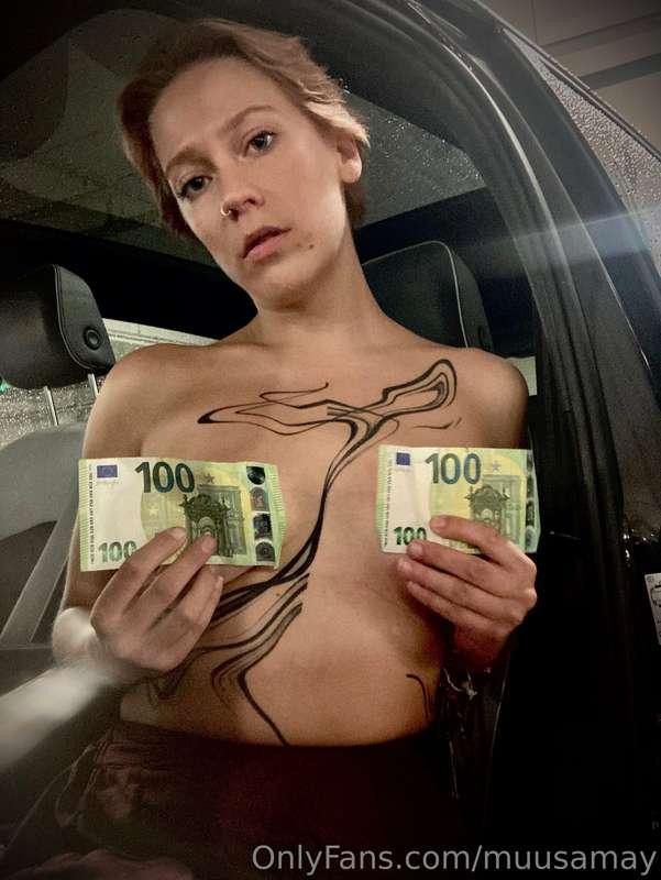 Raha on kivaa jos se on satasen seteleinä ja autot jos ne me..
