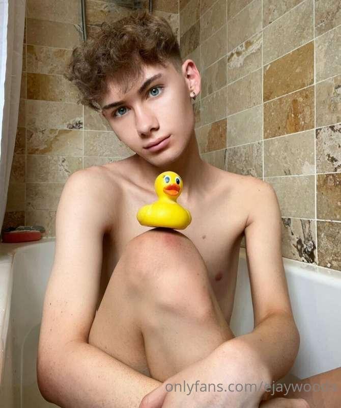 do you like my duck? 🦆😅

**send a tip, get a wet reward**