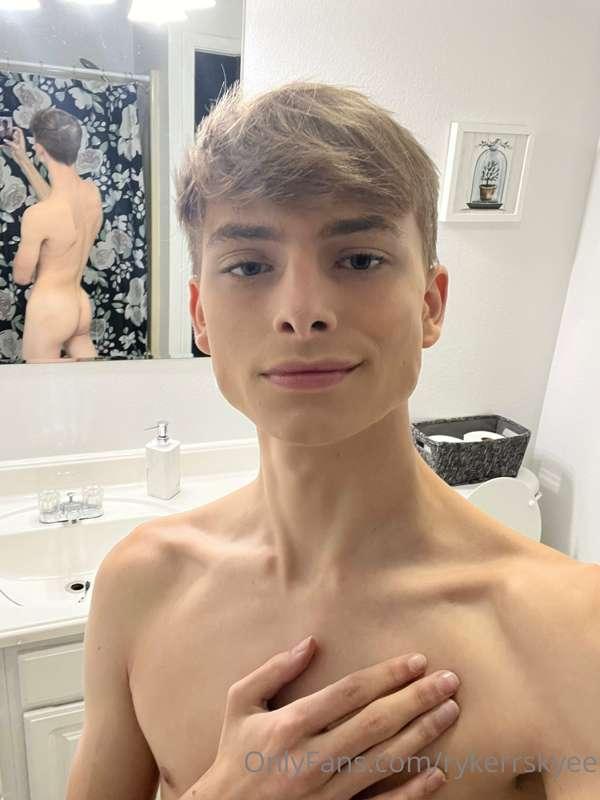 I need someone to play with my butt 😏