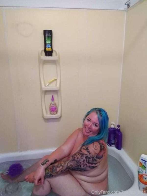 I love my bath time😍
Good morning babes!!!