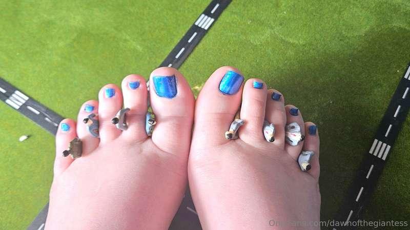 Tiny toe spacers 