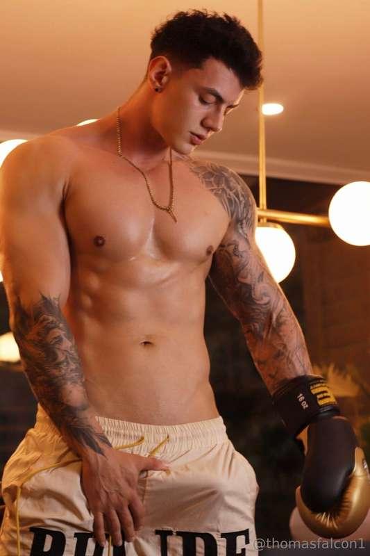 Will you play with me?😈🥊