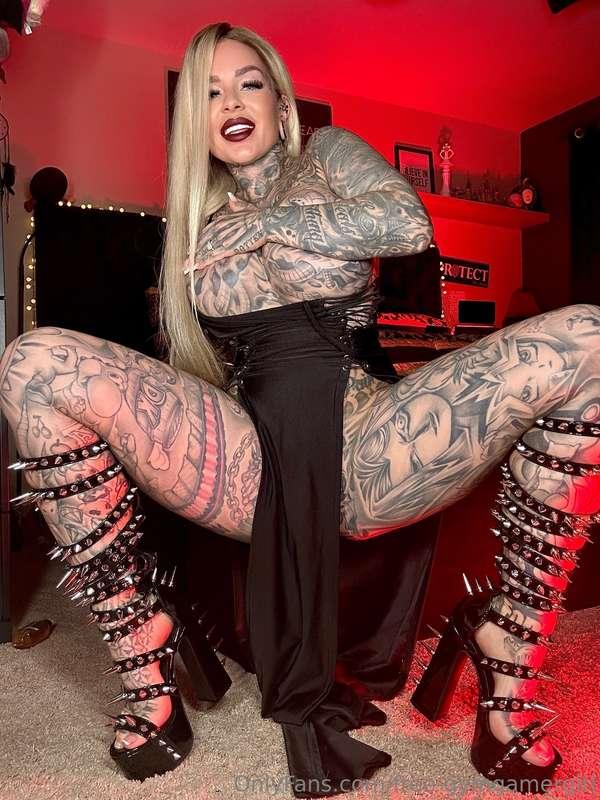 Can mommy have your attention ? ❤️‍🔥