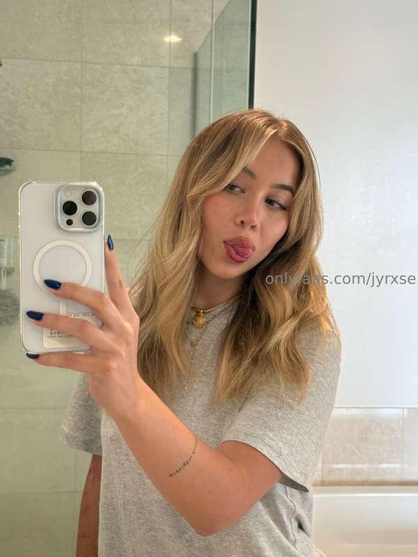 I’ll be sweet if you behave… or naughty if you don’t. 😈