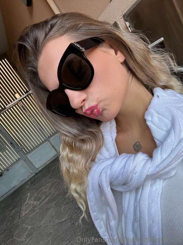 Throwing shade, but only in style 😘 Who's ready to keep me w..