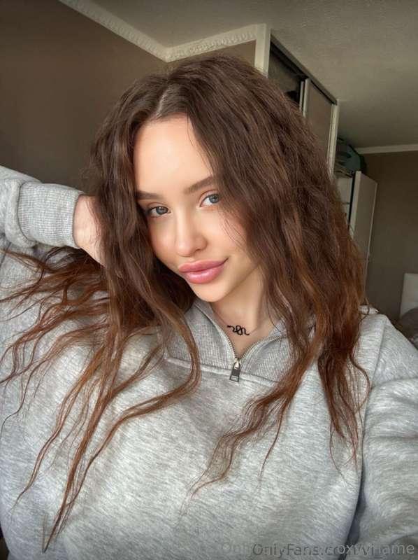 🌸 *FREE* subscription🌸👉@vi_viola 👈 This charming girl has a ..