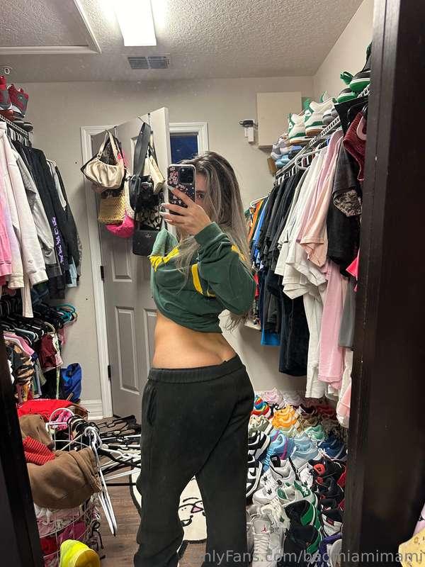 oops my sweats fell down 🙈