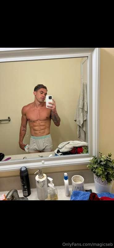Boreddd answering DMs rn, got some new content too 😈