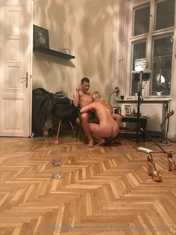 Smoking and getting your dick🍆 sucked by @blownbyrone - pric..