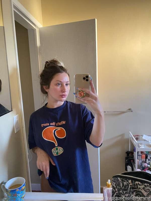 Enjoy some wholesome no makeup nudes 😇 check your dms for th..