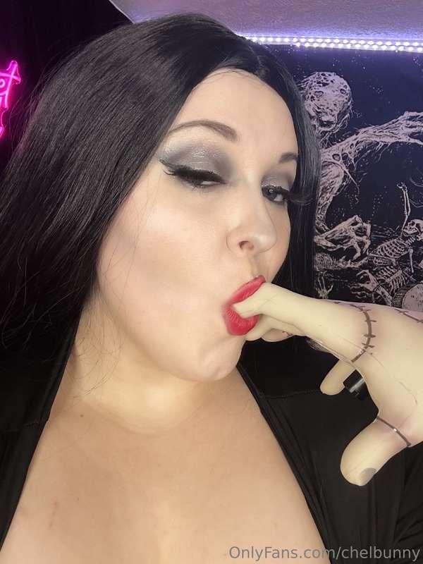 Got mommy Morticia set uploading right now! I was feeling my..