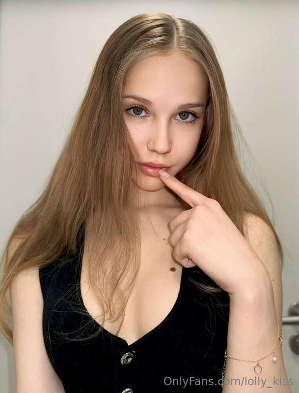 ❤️FREE SUBSCRIPTION❤️Write to her 👉@mini_kriss she is online..