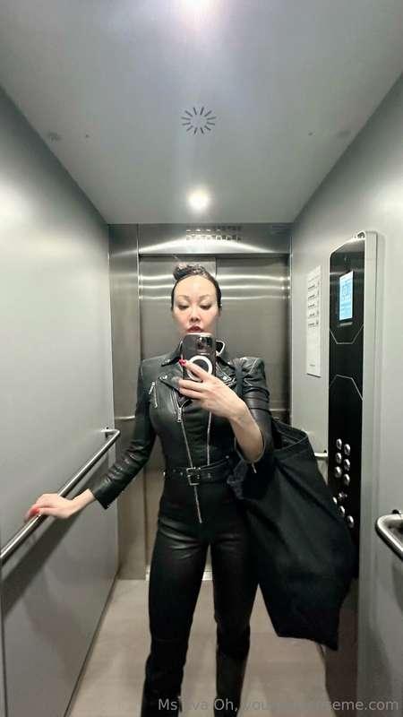 All packed to come and take charge of you😈