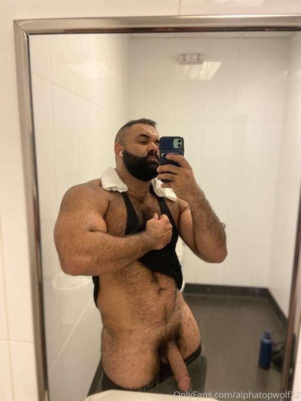 Daddy got horny af during his workout watching all these big..