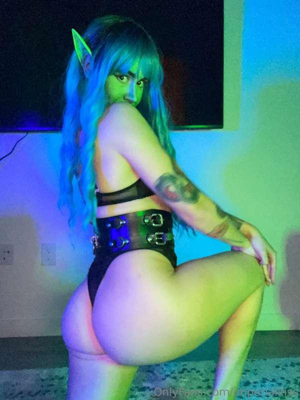 Just a space alien forest nymph… 💚