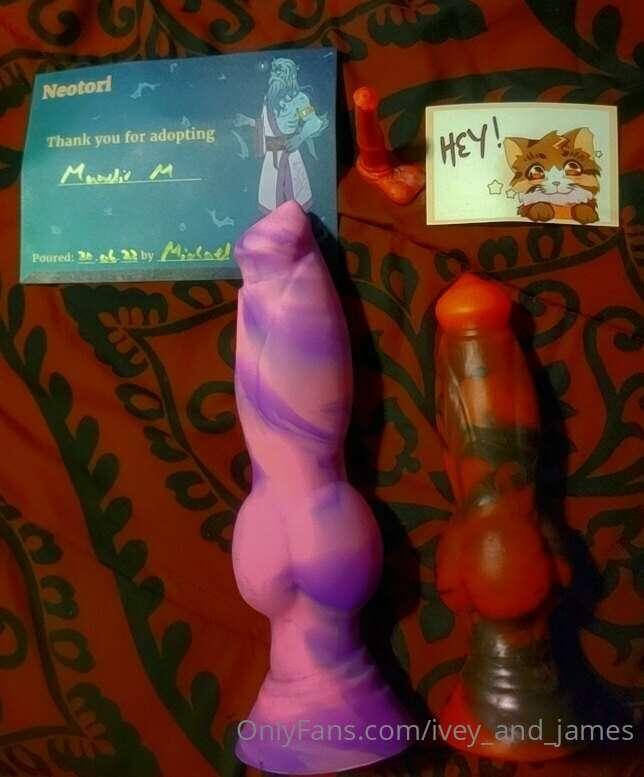 New knotty toy came in look at how big it is 🤤