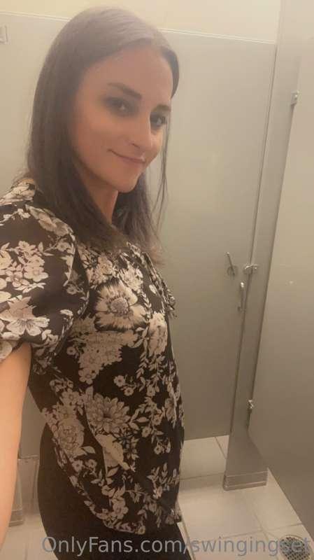 Happy Monday! I hope you all had a nice naughty weekend! Let..